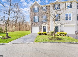 31 Parkside Ln, Mine Hill, NJ 07803