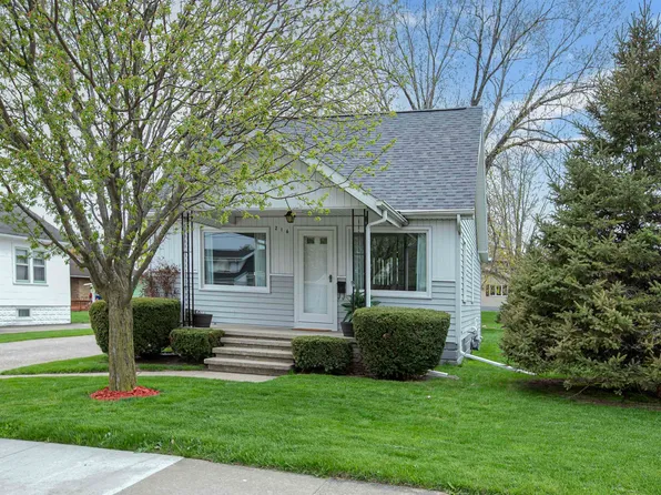 216 Williams St, Combined Locks, WI 54113