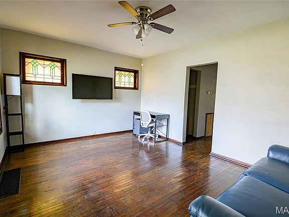 2nd image of 3924 Miami St
