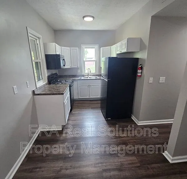 170 S Highland Ave — Photo 6