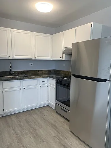392 Executive Dr Photo 1