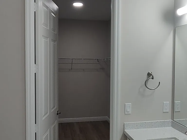 991 Waters Edge Dr — Photo 15