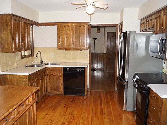 5th image of 2925 S Taylor Dr