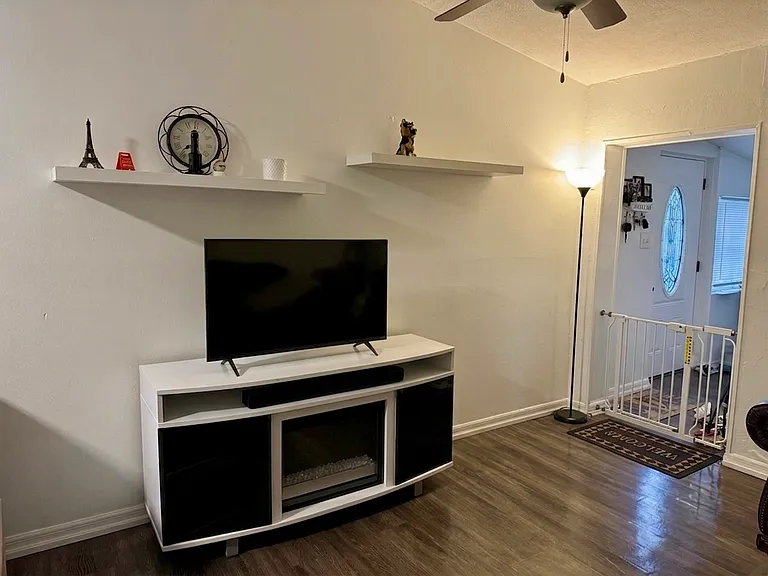 N Linda Ct — Photo 6