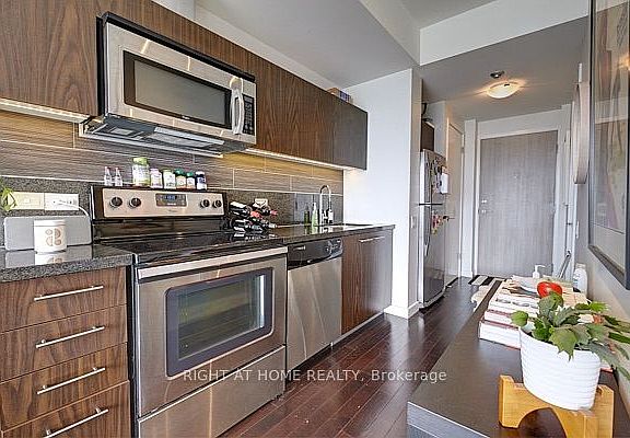 4th image of 70 Distillery Ln Unit 805