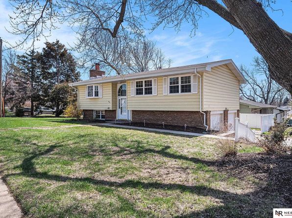 9375 Laurel Ave, Omaha, NE 68134