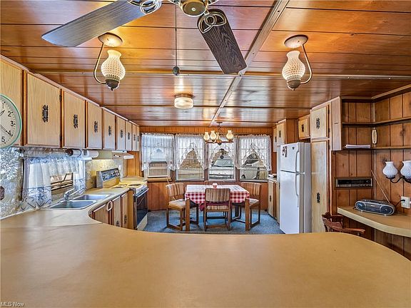 5th image of 6995 Maplebrook Ave NE