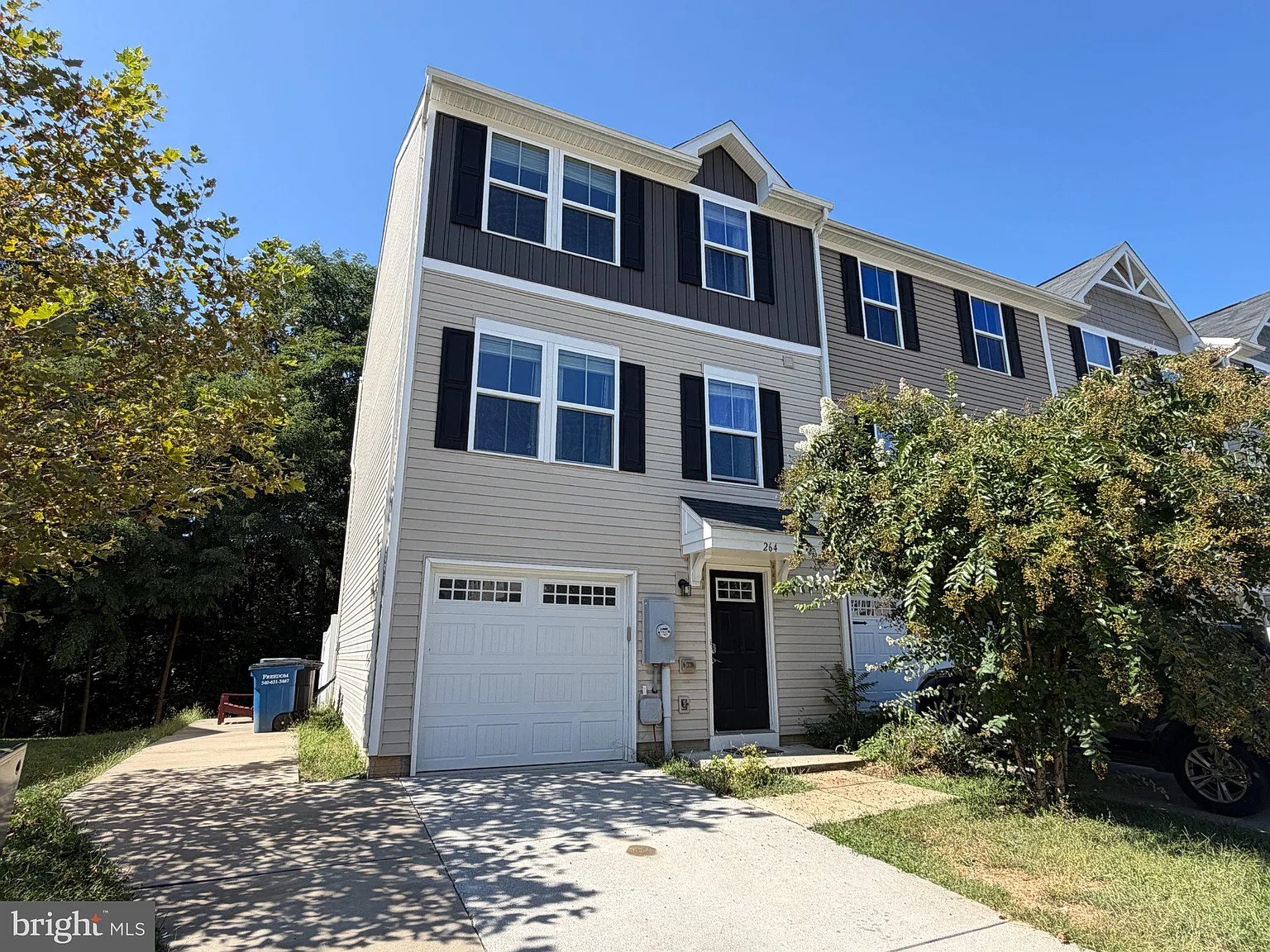 4 bed, 2.5 bath, 1210 sqft, $2,290 — Photo 1