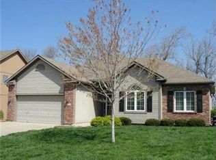 905 Colonial Dr, Pleasant Hill, MO 64080