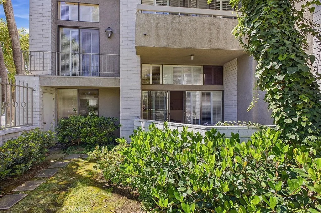 3 bed, 2448 sqft, $5,500 — Photo 4