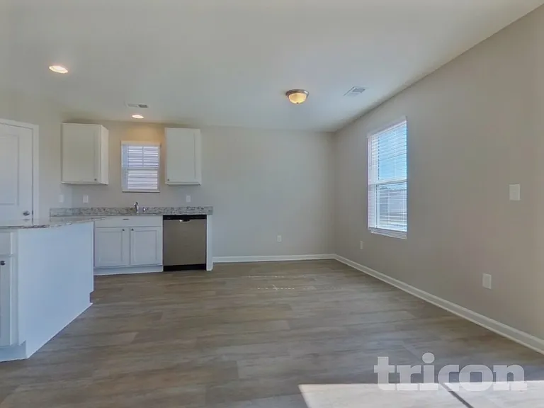 1076 Crescent Moon Loop Rd — Photo 3