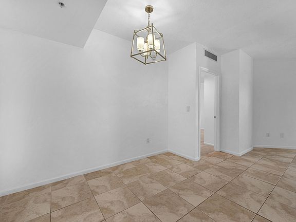 5th image of 403 S Sapodilla Avenue #612