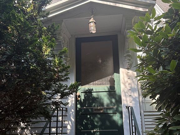 3rd image of 12 Nelson Pl
