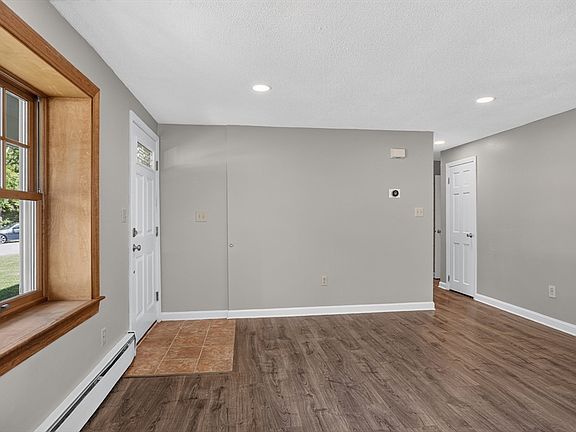 2nd image of 24 Reo Rd