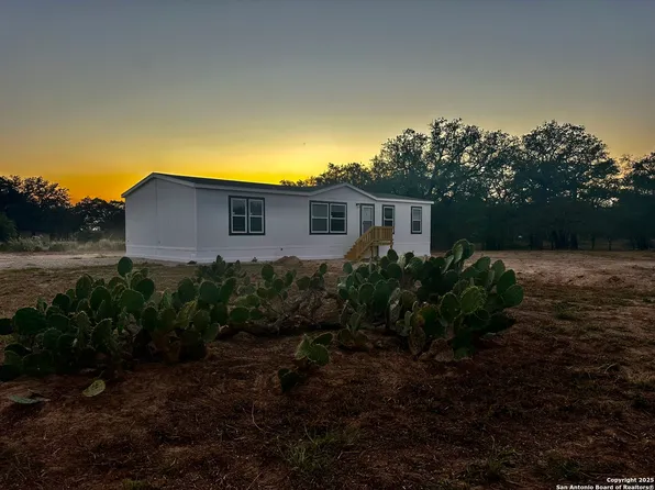 5161 County Road 302, Floresville, TX 78114