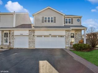 708 Honeytree Dr, Romeoville, IL 60446