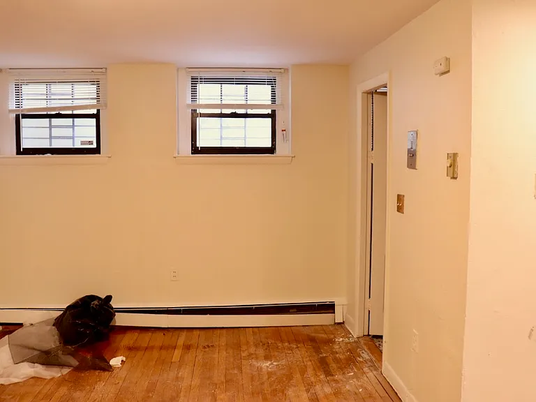 56 Queensberry St #G — Photo 6