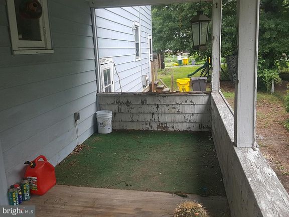 3rd image of 114 1st Ave SW