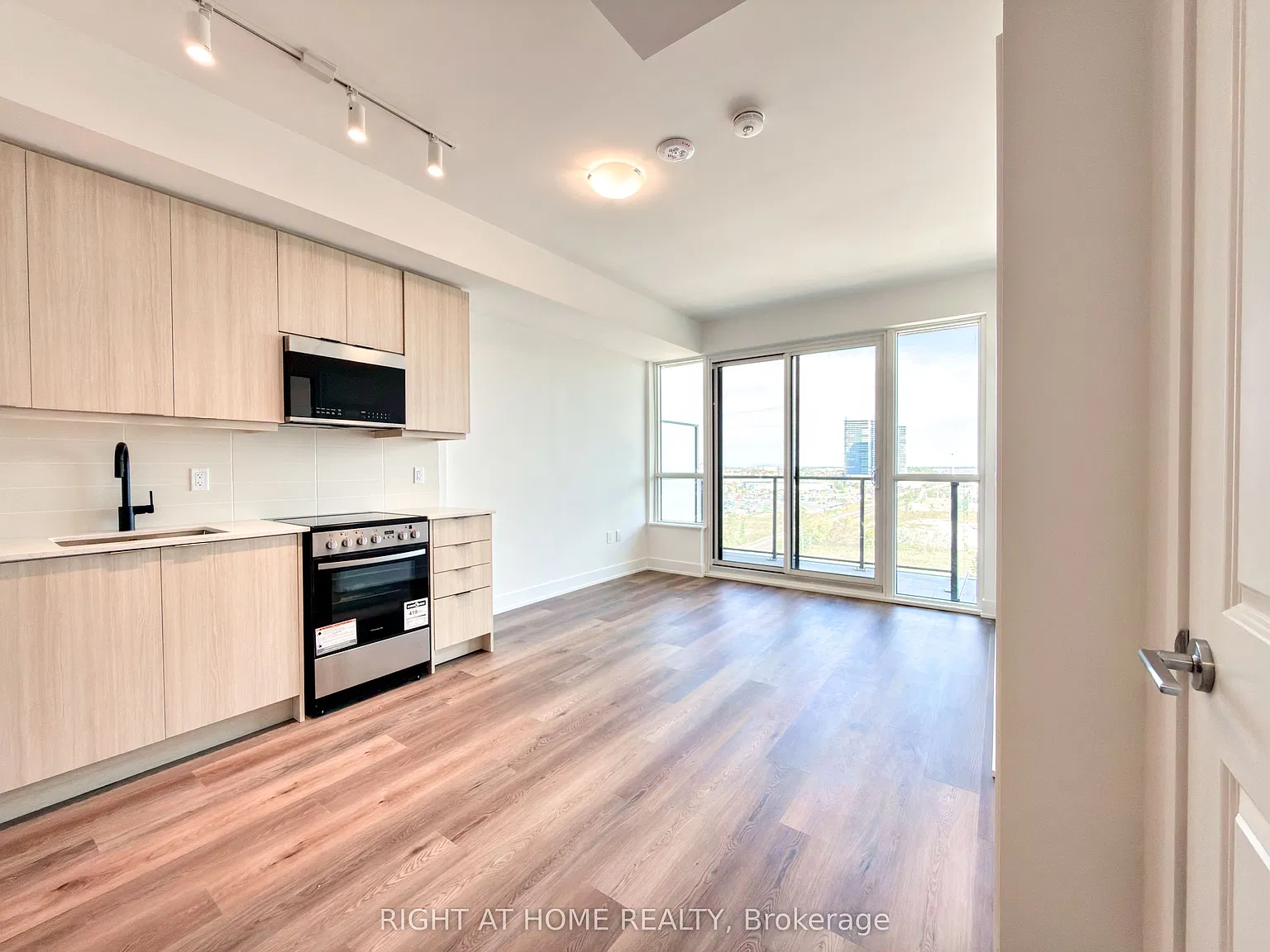1 bed, $1,999 — Photo 3