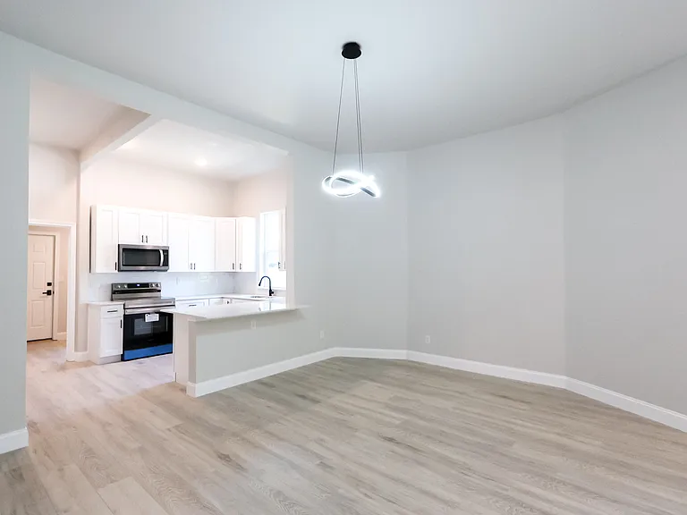 2303 Walworth St — Photo 14