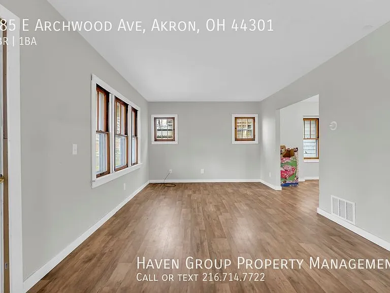 485 E Archwood Ave — Photo 5