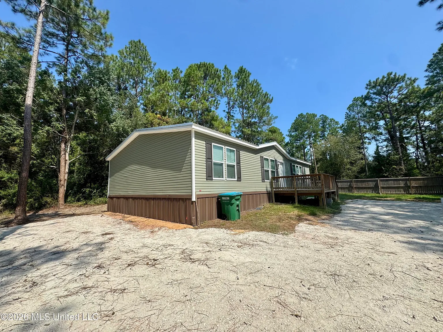 3 bed, 2.0 bath, 1664 sqft, $1,250 — Photo 2