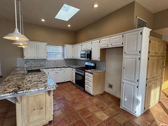 4th image of 321 Diamondhead Dr