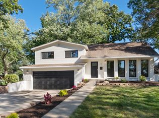 30 Briarwood Ct, Schaumburg, IL 60193