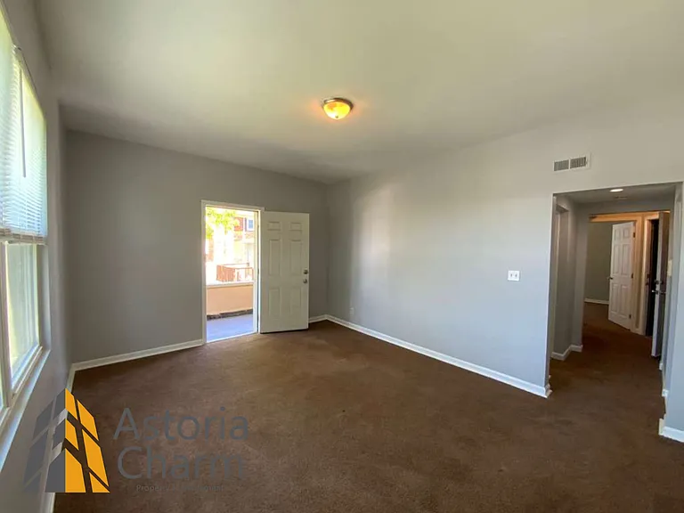 2210 Roslyn Ave #8 — Photo 6