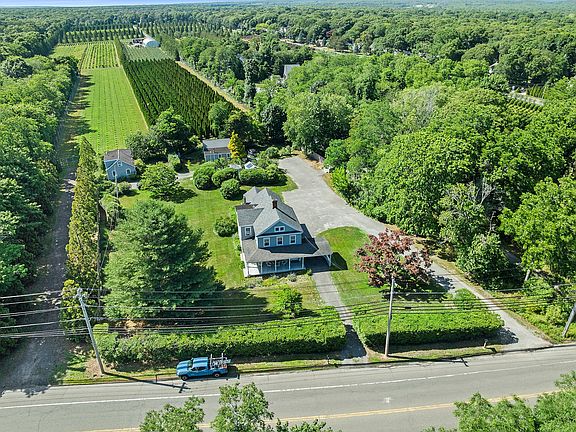 2nd image of 718 Montauk Hwy