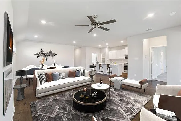 4 bed, 2167 sqft, $2,250 — Photo 4