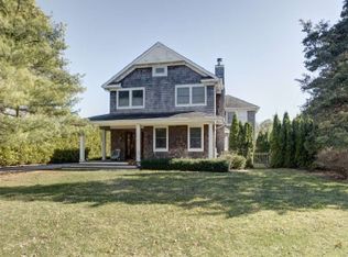 21 Franklin Ave, Westhampton Beach, NY 11978
