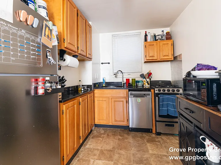 218 W 8th St #1 — Photo 1