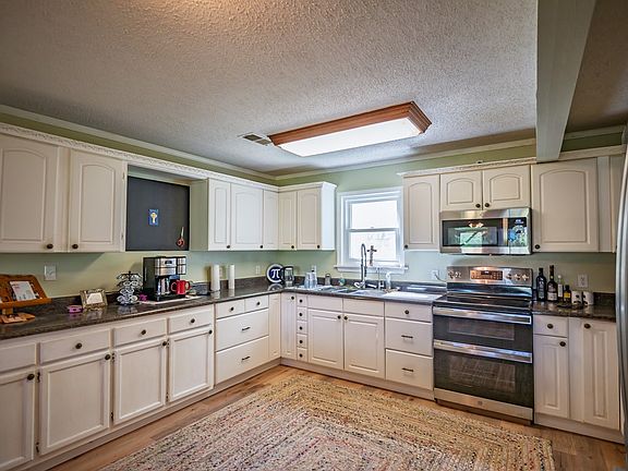 3rd image of 2857 Anthony Rd