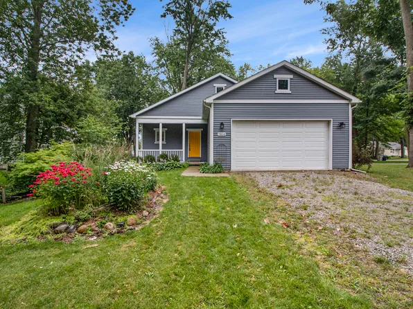 7810 Shady Ln, Whitmore Lake, MI 48189