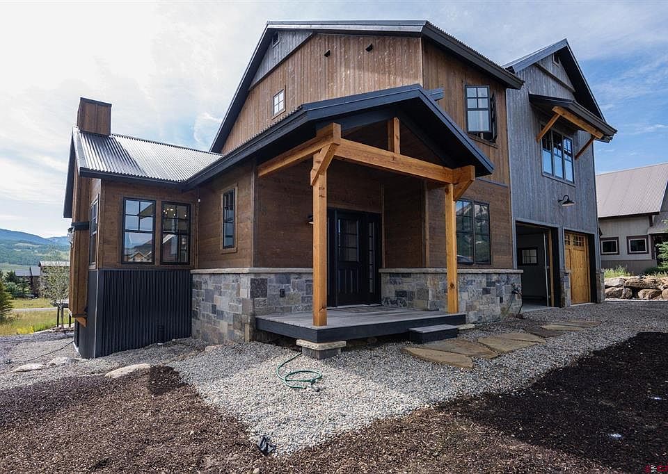 1st image of 18 Bridle Spur Way