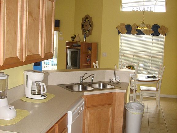 Kitchen with Breakfast Bar