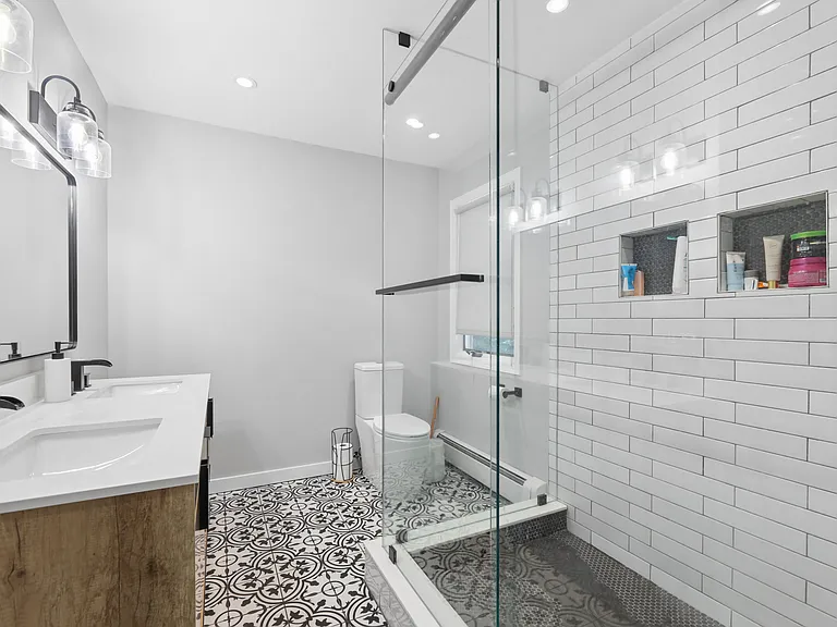 107 E Madison Ave — Photo 14