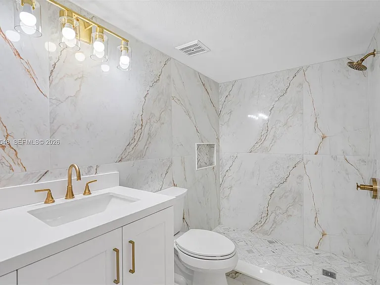 1000 W Horatio St #114 — Photo 23
