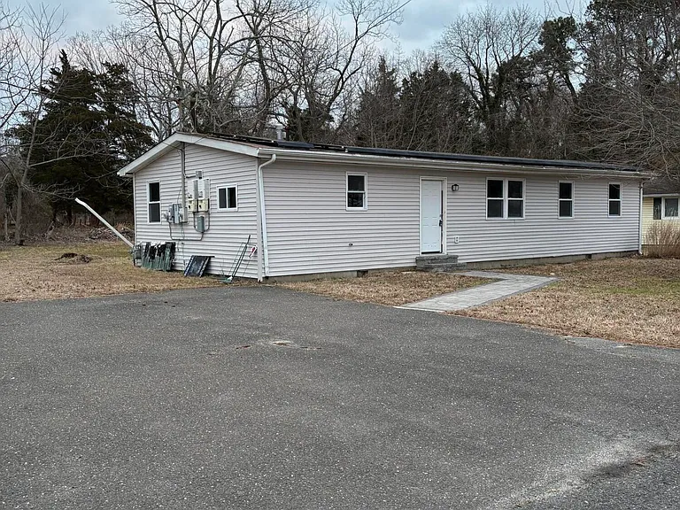 105 Floyd Ln — Photo 3