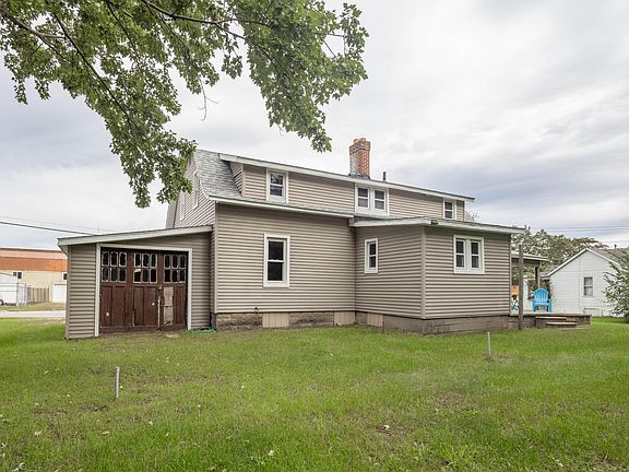 3rd image of 229 Union St