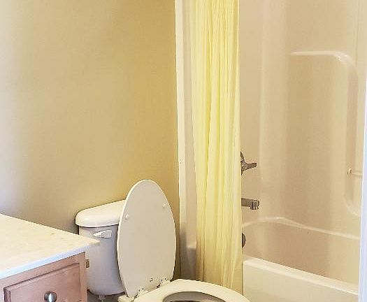 2nd image of 3815 Camelot Dr