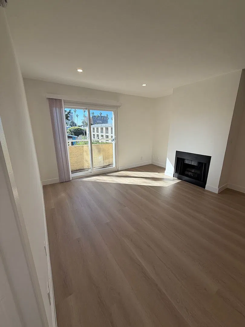 2 bed, 875 sqft, $3,595 — Photo 1