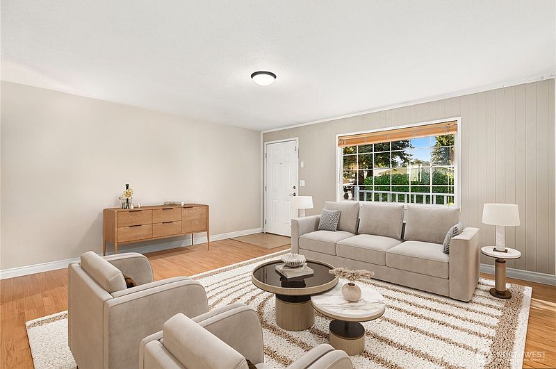 5th image of 2903 Forest View Court S