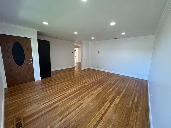 3rd image of 704 Durshire Way