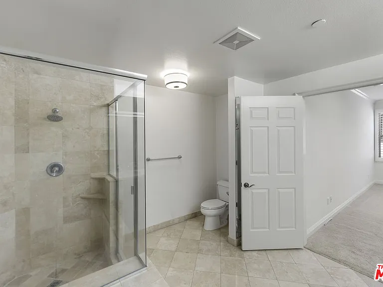 1820 Benecia Ave #402 — Photo 68