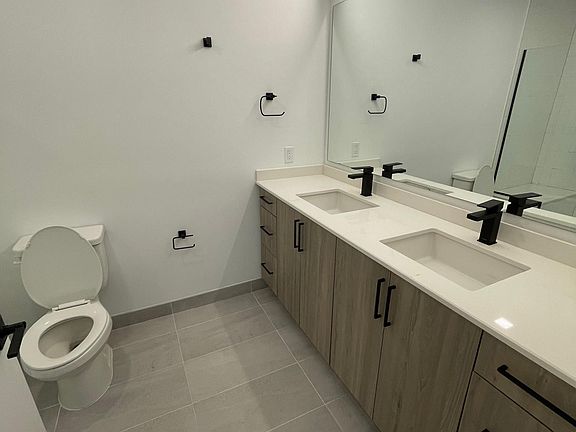 5th image of 155 NW 29th St #124