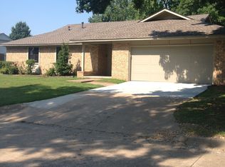 902 Cardinal Ln, Okmulgee, OK 74447