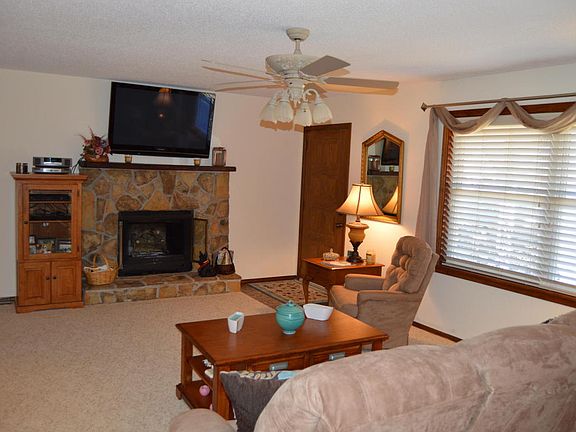 5th image of 12 Northwoods Dr