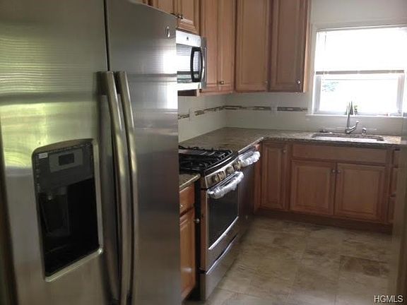 4th image of 921 Jefferson Ave #2